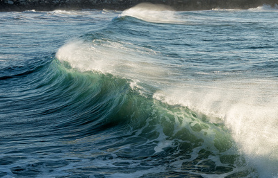 Breaking waves in an offshore wind, Turner's Beach, Yamba