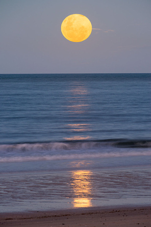 Moonrise, Kemp Beach, Yeppoon